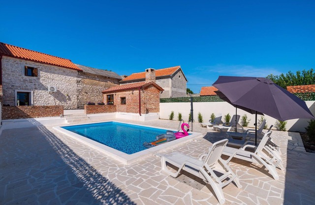 Lovely home in Podgradina with WiFi