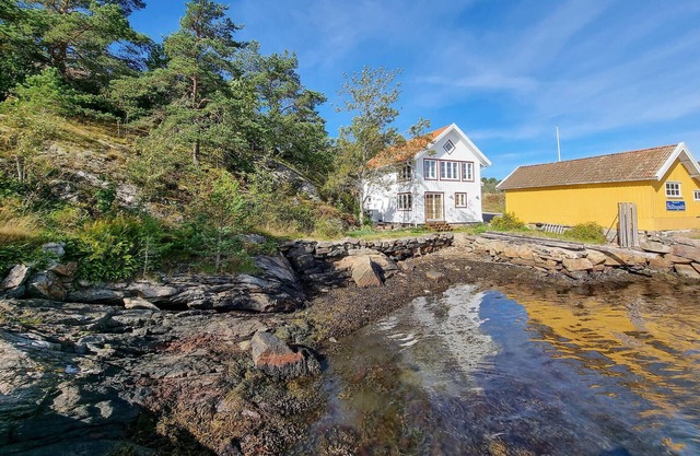 Lovely home in Stillingsön with WiFi