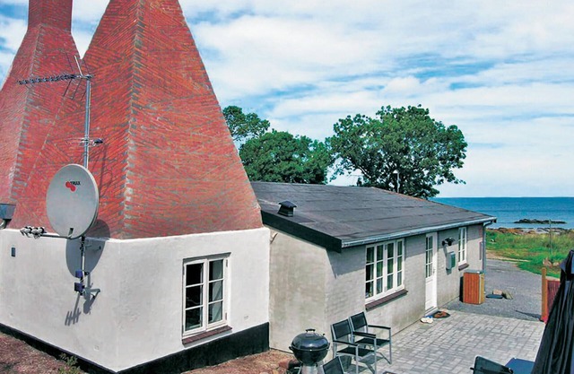 Lovely home in Svaneke with WiFi