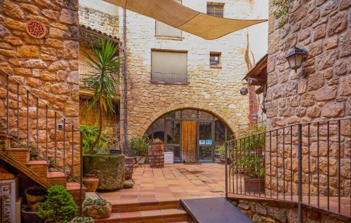 Lovely Home In Vilosell With Wifi