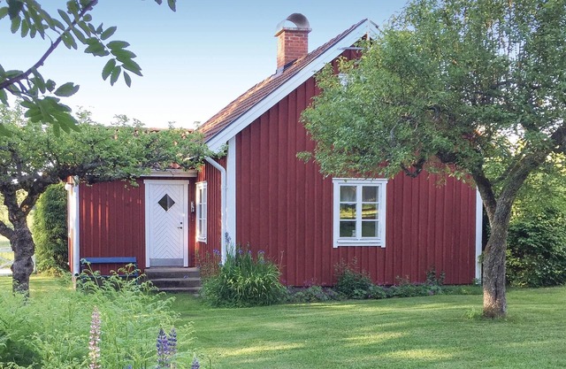 Lovely home in Vimmerby with lake view