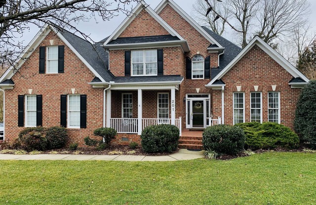 Lovely Home, Perfect location, Coliseum, Golf, HPU, Back Porch & Community pool