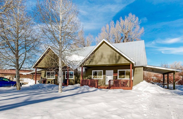 Lovely home with patio & yard - great central locale near fishing & skiing