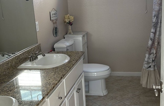 Lovely house with Private Room, Shared bath, AC in Mountain House