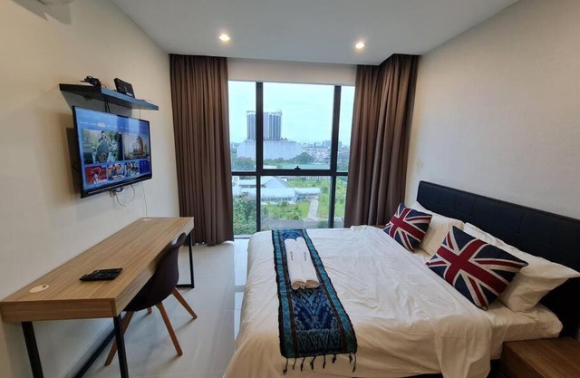 Lovely Kozi Square Studio Bedroom with Pool LV5D