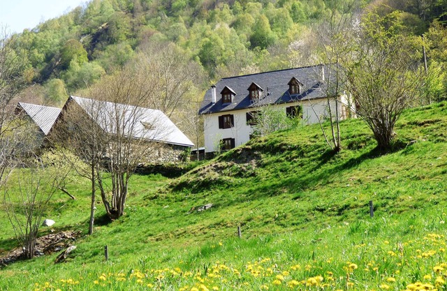 Lovely Mountain House with views and swimming pool in summer