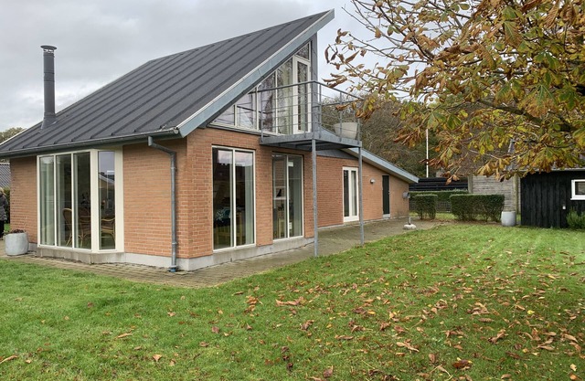 Lovely newly renovated house with room for many close to the fjord.