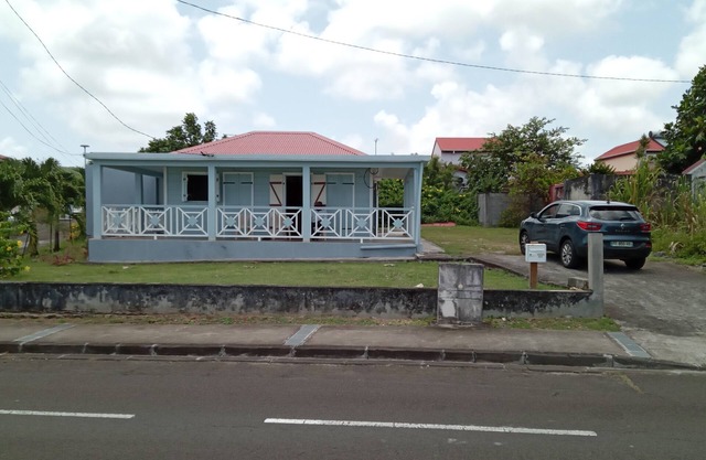 Lovely period wooden house 30 m from the beach for family vacations.