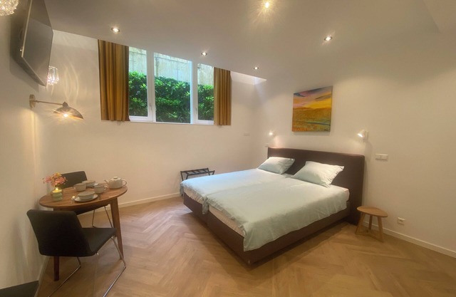 Lovely room in the center of Amsterdam with complete privacy