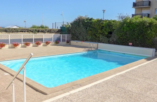 Lovely seaside studio with swimming pool and tennis court.