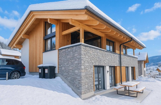 Lovely ski in-ski out lodge with infrared sauna