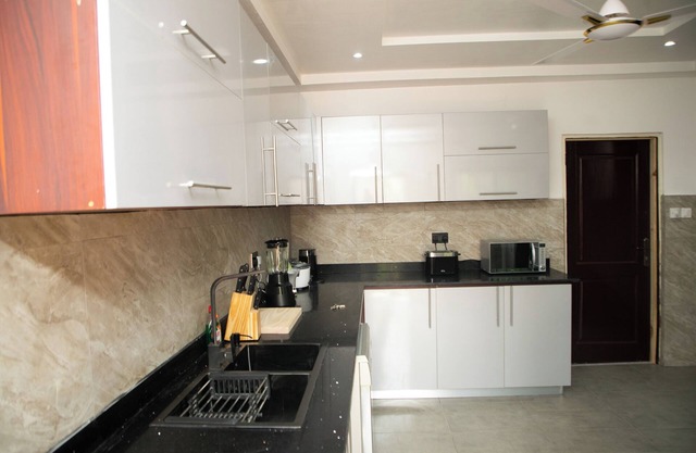 Lovely spacious family sized Villa situated 2 minutes to Achimota Mall