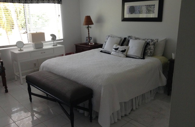 Lovely, spacious upstairs condo at Crystal Cove, on Sapphire beach.