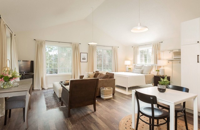 Lovely Studio/Guesthouse in Lake Oswego