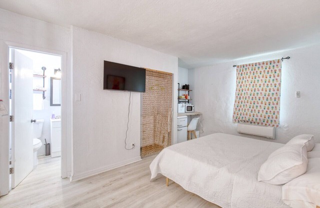 Lovely studio unit with free parking on premises.