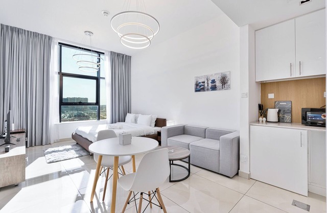 Lovely Studio with Pool and Gym