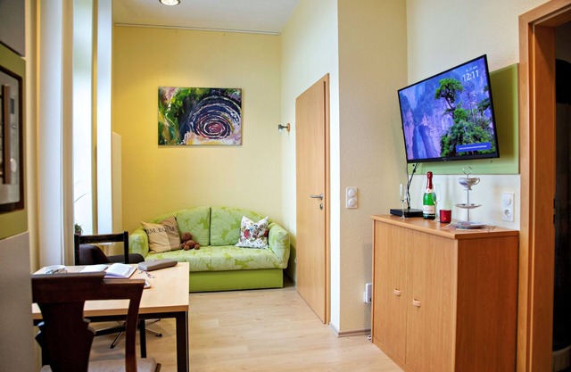 Lovingly furnished apartment, living with friends