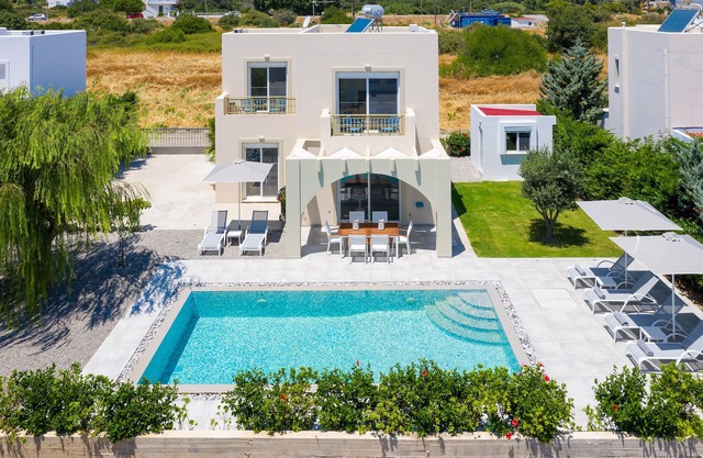 Lovingly furnished house in a quiet location with heated pool and sea views