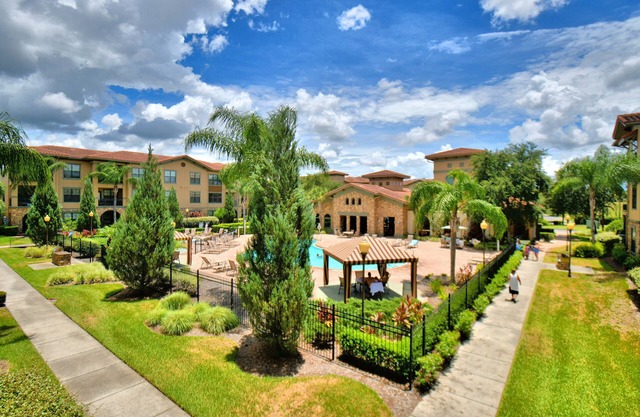 LOW OCTOBER RATES! CLOSE TO DISNEY! Balcony with Great Pool View