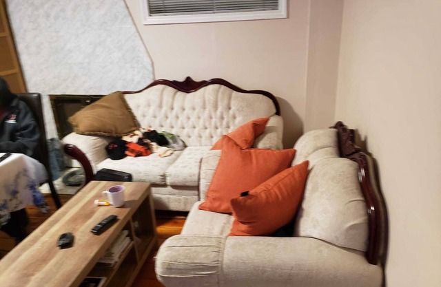 Low Priced Fully loaded room of comfort & tranquility in North East Scarborough