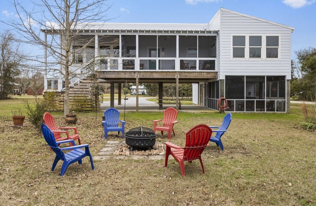 Low Tide Beach Home - 8 minute walk to beach - Hot Tub and Fire Pit