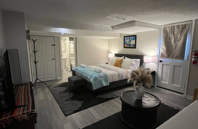 Lower Level Studio Apartment with Private Entrance