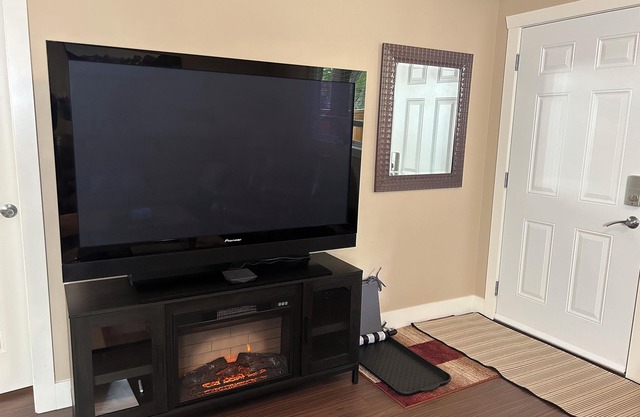 Lrg 1 bdrm ground level suite with a Private Entry in a forest setting.