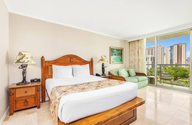 Luana Waikiki Hotel & Suites
