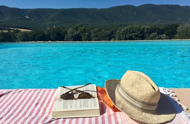 LUBERON, 15km from Apt and the Colorado Provençal, very beautiful 7bedroom Property.14p