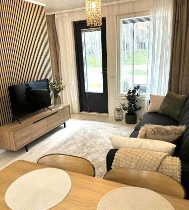 Luhtitalon päätyhuoneisto saunalla - Liinavaatteet,pyyhkeet ja loppusiivous sisältyvät aina majoituksen hintaan