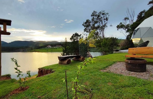 Lunar Home Pé na Água