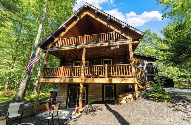 Lured Awayn3-bedroom cabin in delightful Oakland with AC, WiFi