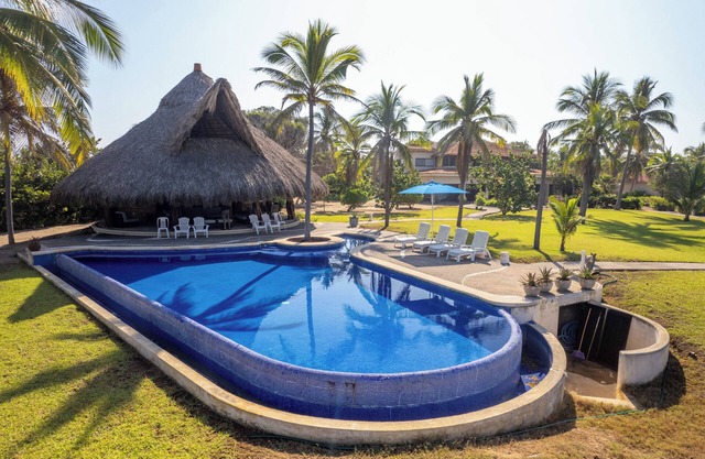 Lush Beachfront Oasis Near Ixtapa/Zihuatanejo