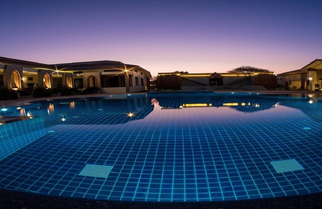 Lustre Bagan Resort