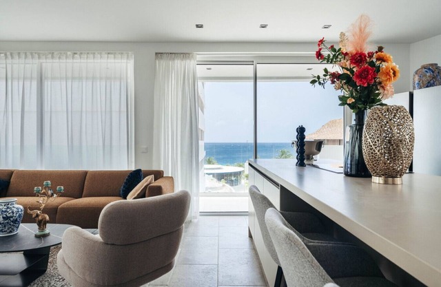 LUX 3BR Condo 2 Minutes to Mambo Beach by Bocobay