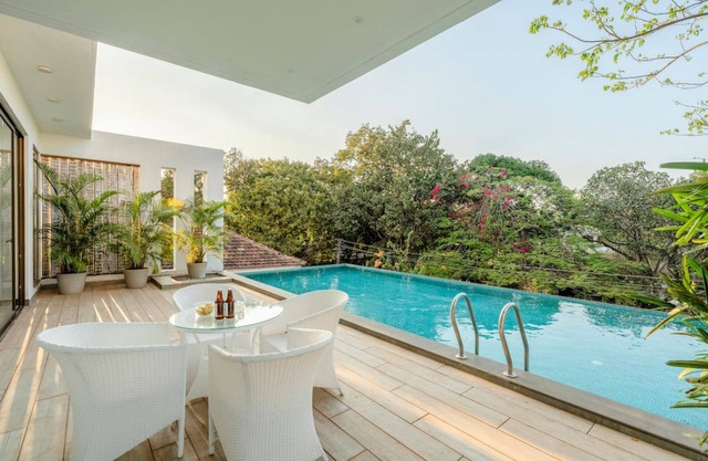 Lux 4bhk w Elevated Pool 3km to Beach Lazy Duck