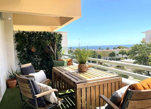 Lux Apt in Priv Condo with Pool, near Beach, Parking & Easy Access to Lisbon