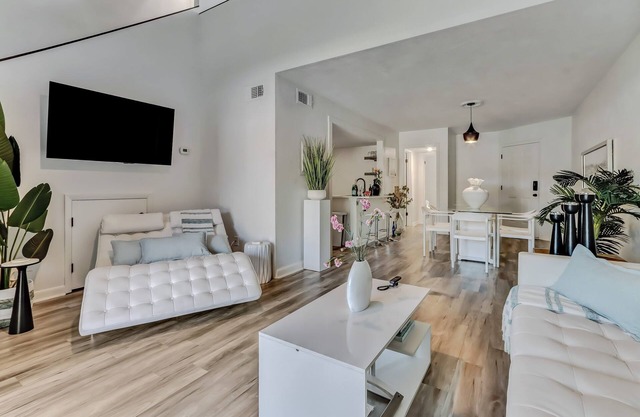 Lux Beach Cabana - Close to Beach & Restaurants