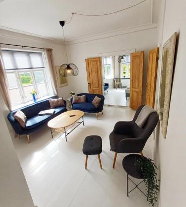 Lux Bourgeois Apartment with free parking