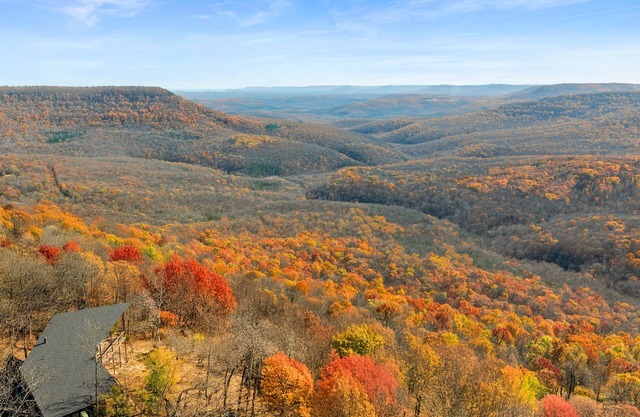 Lux Cabin Mountain Escape - Scenic Views, River, Hiking, Kayaking