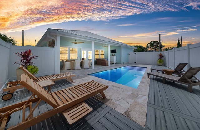 LUX Laid Back In Laguna - Pet Friendly, Private Pool, Block From Beach & More