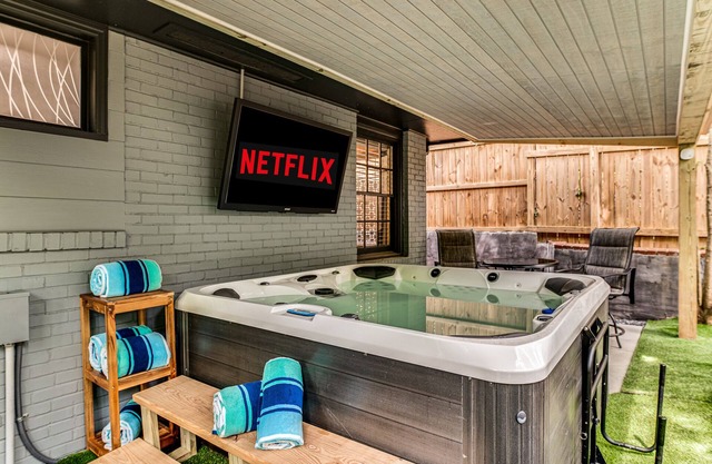 LUX Piedmont Park Oasis 4 Bed, 2 Bath | Hot Tub | Covered Patio | Outdoor TV