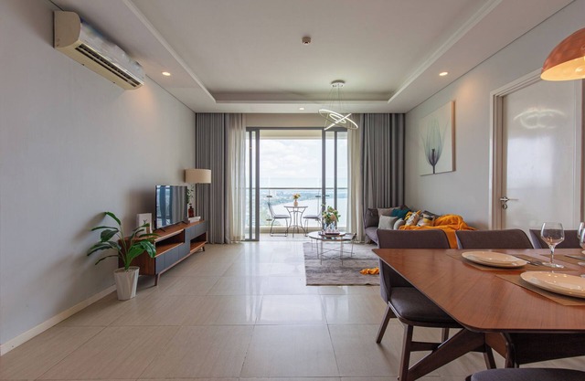 € € Lux Riverview 2brs #diamondisland