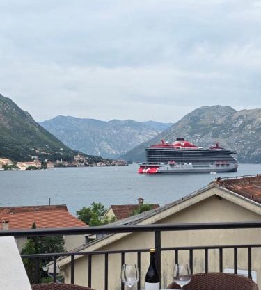 Lux Seaside Residence 1