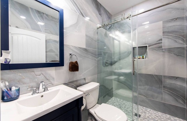 Luxe 2BR Home on Famous St./Sleeps 5/Pets Welcome