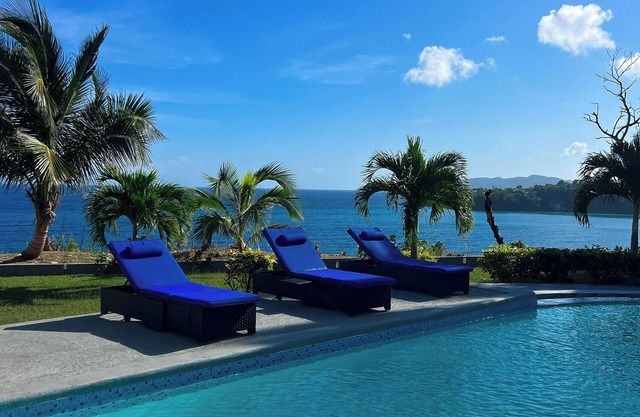 Luxe 7-bedroom villa - WiFi, AC in phenomenal St. Mary Parish min from Ocho Rios