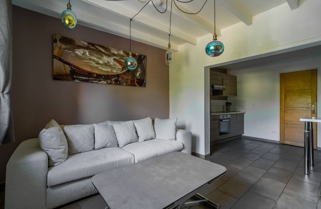 Luxe-Apartment-Deluxe-Private Bathroom-City view
