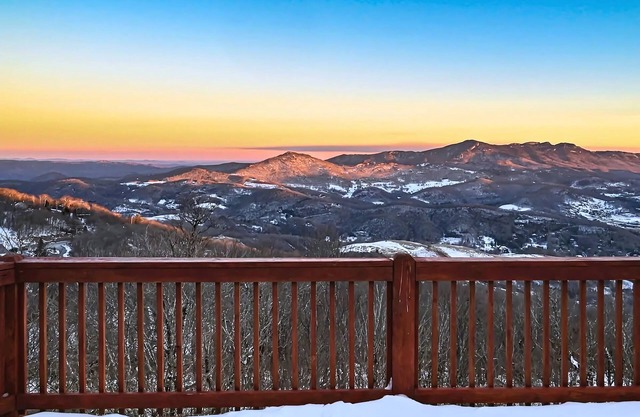 Luxe Cabin | Ski-In/Out | AC | Panoramic Views | EV | Sleeps 10 | Beech Mtn