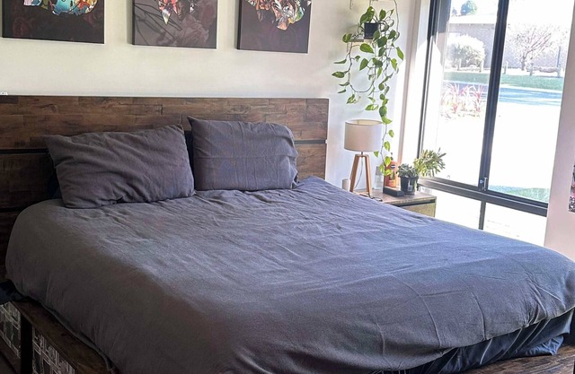 Luxe Cosy Master Bedroom w/lush thick king bed and double shower in Beechboro