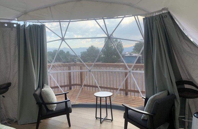 Luxe Glamping Dome Queen Bed Deck Views Near Royal Gorge Bridge & Park